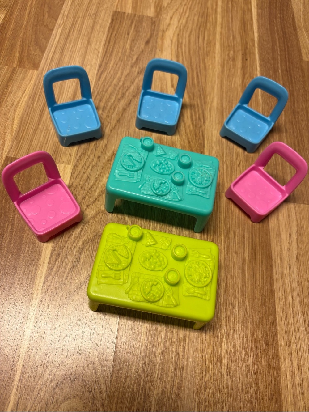Fisher-Price little people Dining Set - Blue, Pink, Teal, Lime